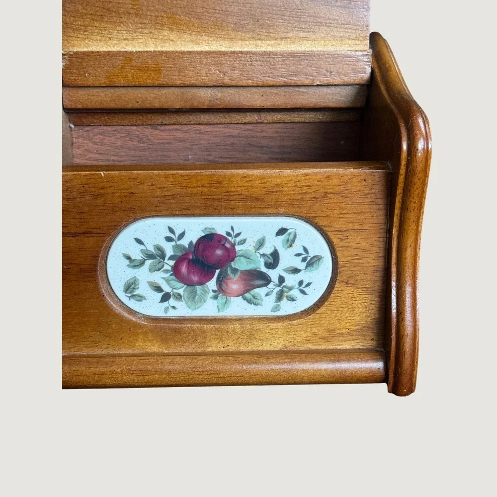 Pomerantz vintage wooden